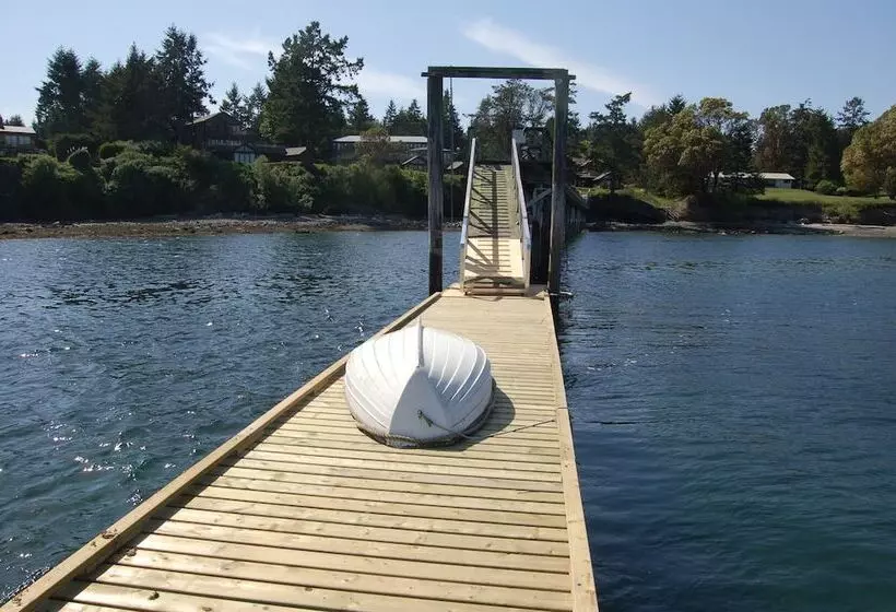 Hotelli Mayne Island Resort