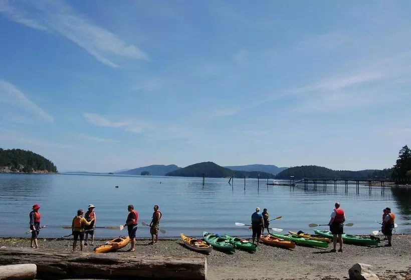 Hotelli Mayne Island Resort