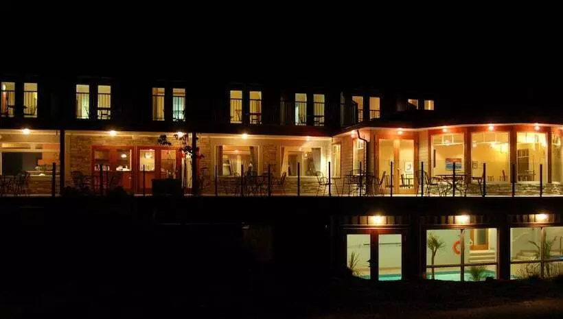 Hotelli Mayne Island Resort