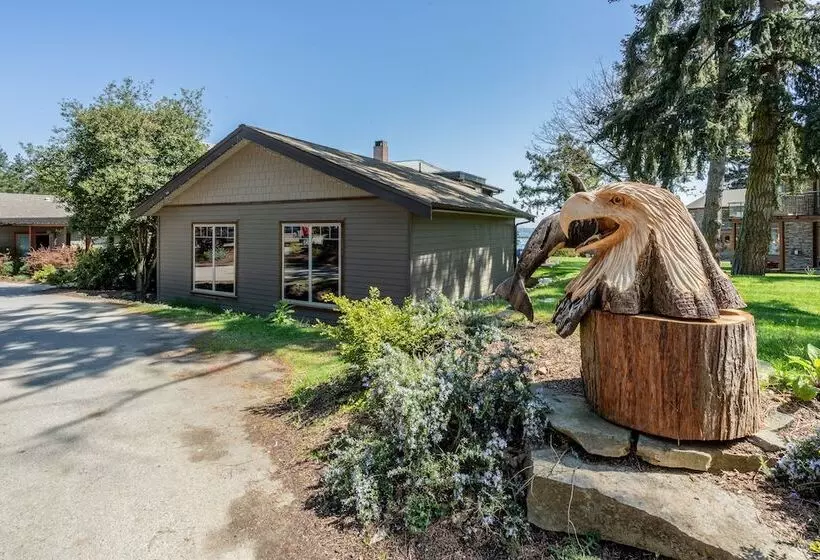 Hotelli Mayne Island Resort