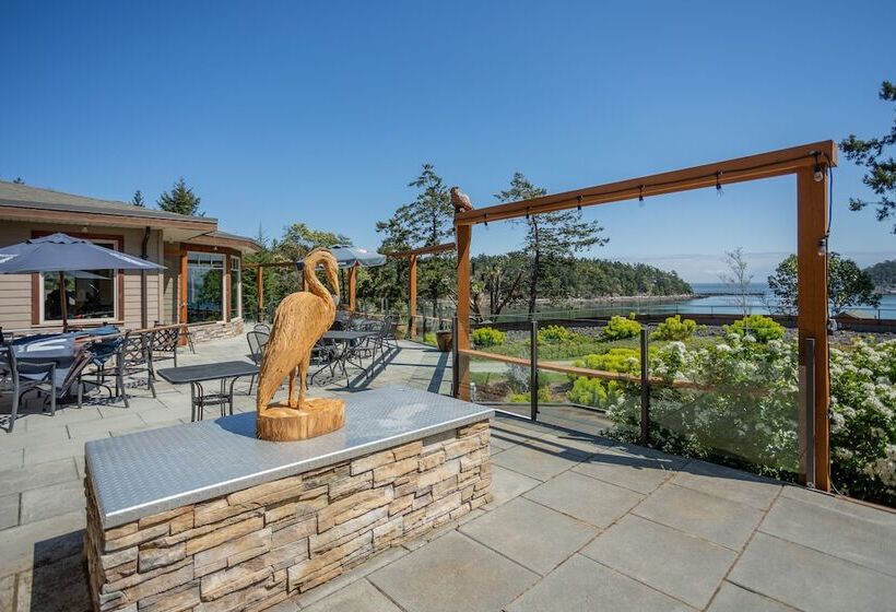 Hotel Mayne Island Resort