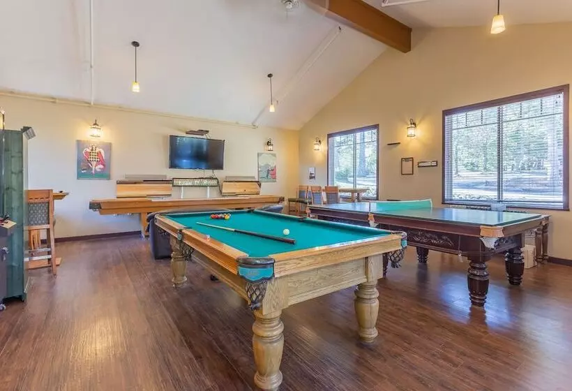 Hotelli Mayne Island Resort