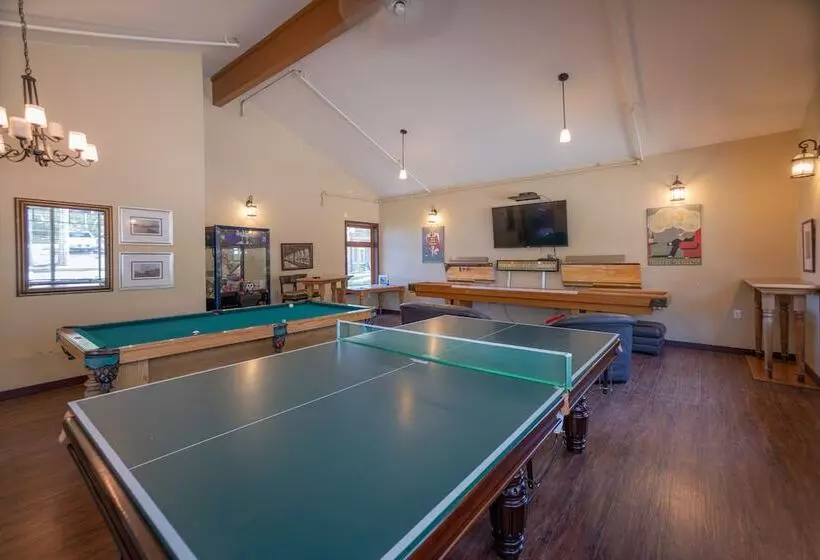 Hotelli Mayne Island Resort