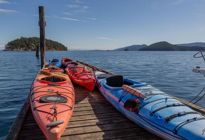 Hotel Mayne Island Resort