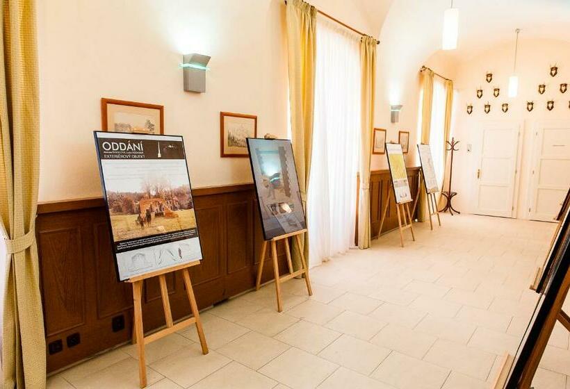 호텔 Zámek Křtiny