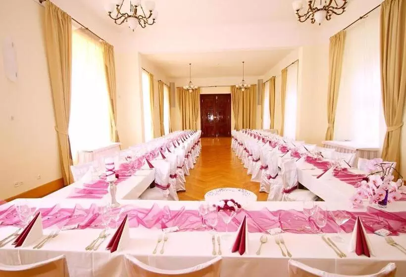 Hotelli Zámek Křtiny