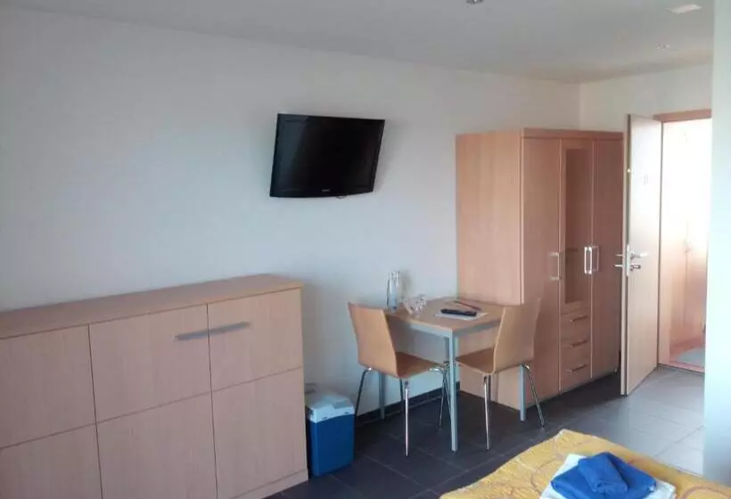 Majatalo Bed And Breakfast Villa Hallau