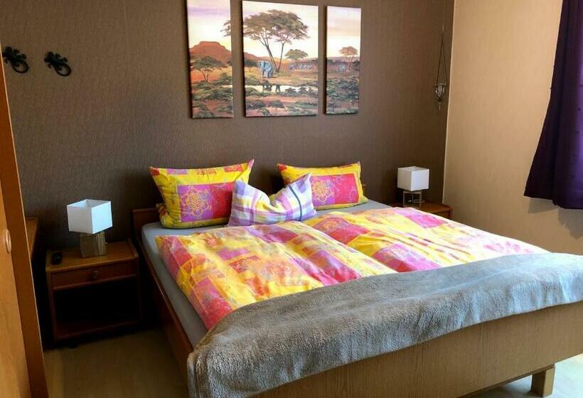 بنسيون Garni Zum Adenauer Forst