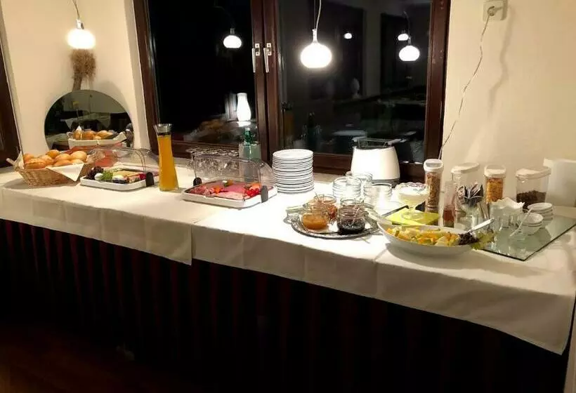 Majatalo Garni Zum Adenauer Forst