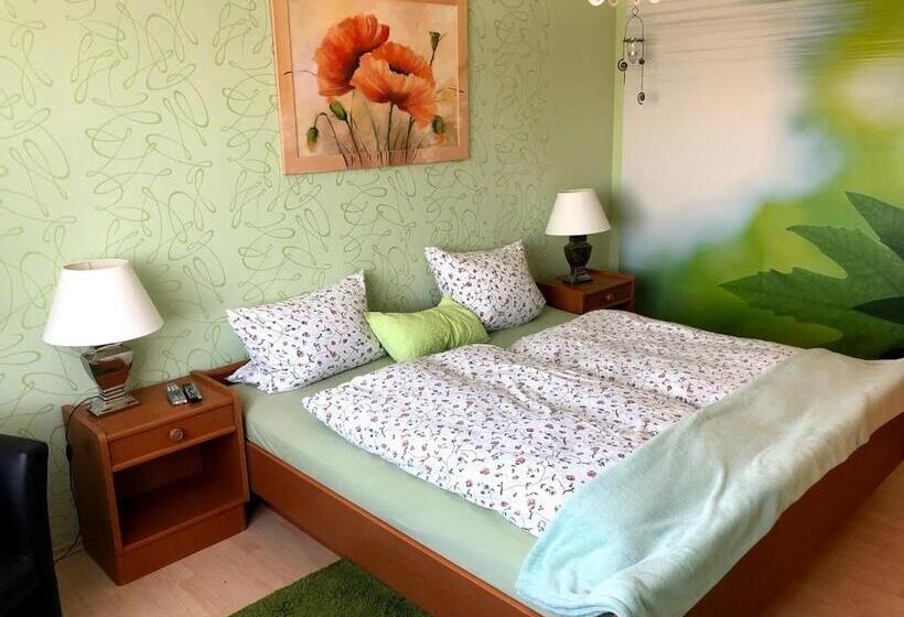 بنسيون Garni Zum Adenauer Forst