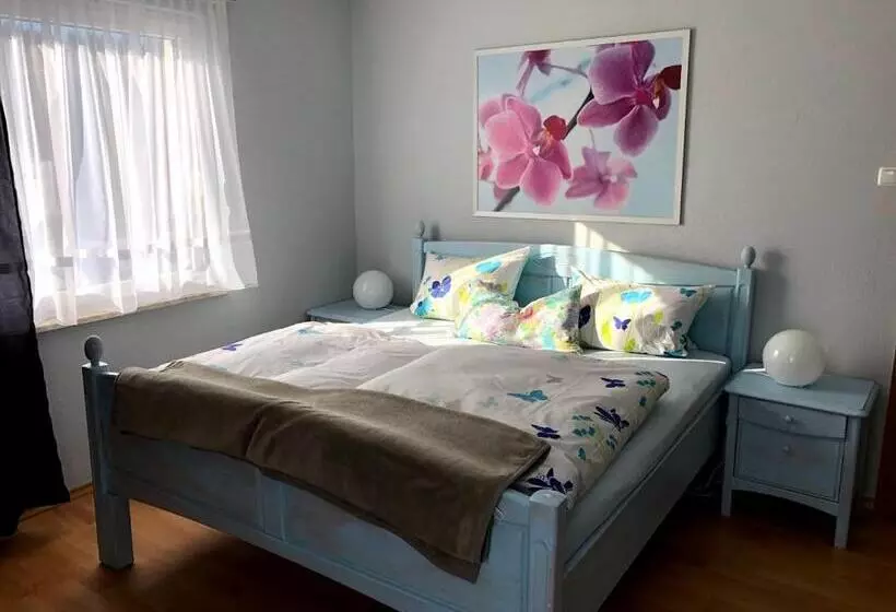 Majatalo Garni Zum Adenauer Forst