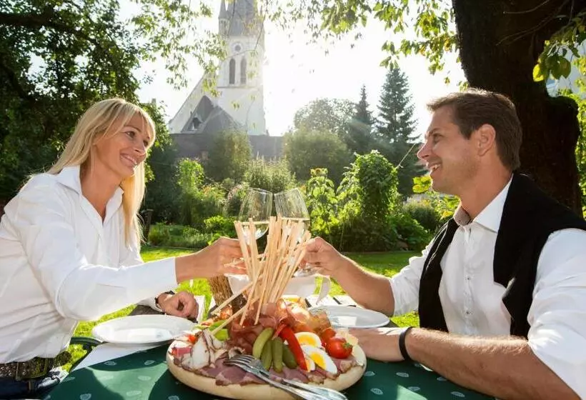 ペンション Gasthof Bräuer   Familie Eibensteiner
