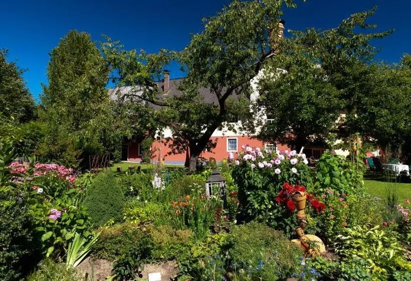 ペンション Gasthof Bräuer   Familie Eibensteiner