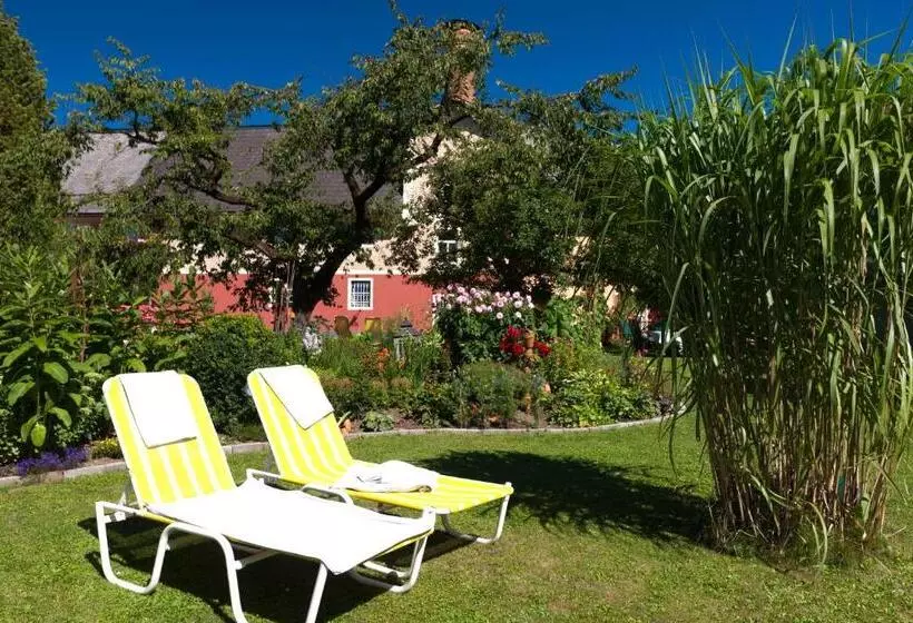 ペンション Gasthof Bräuer   Familie Eibensteiner