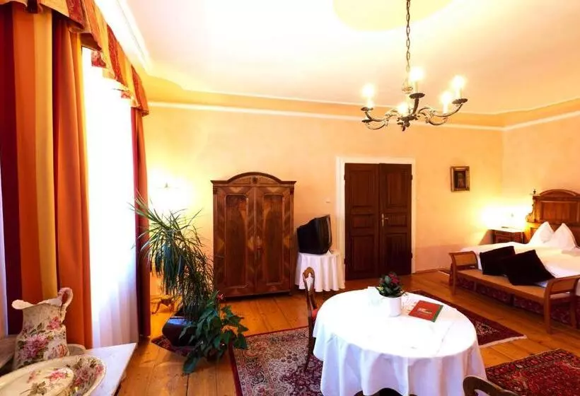 ペンション Gasthof Bräuer   Familie Eibensteiner