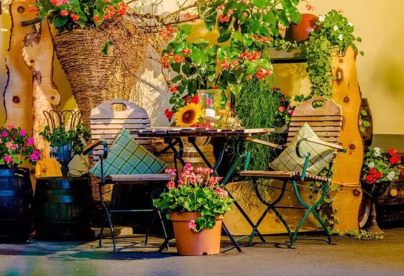 ペンション Gasthof Bräuer   Familie Eibensteiner