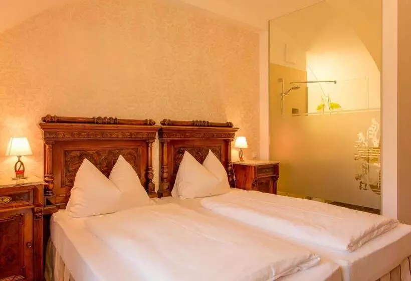 ペンション Gasthof Bräuer   Familie Eibensteiner