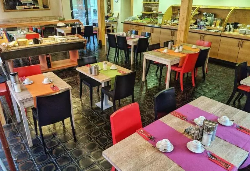 ペンション Hostel Lípa   Továrna