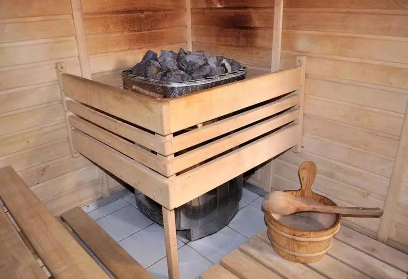 ペンション Hostel Lípa   Továrna