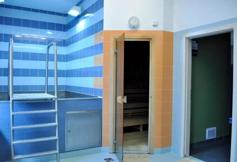 ペンション Hostel Lípa   Továrna