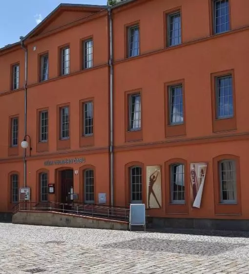 ペンション Hostel Lípa   Továrna