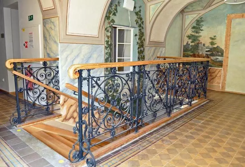 ペンション Hostel Lípa   Továrna