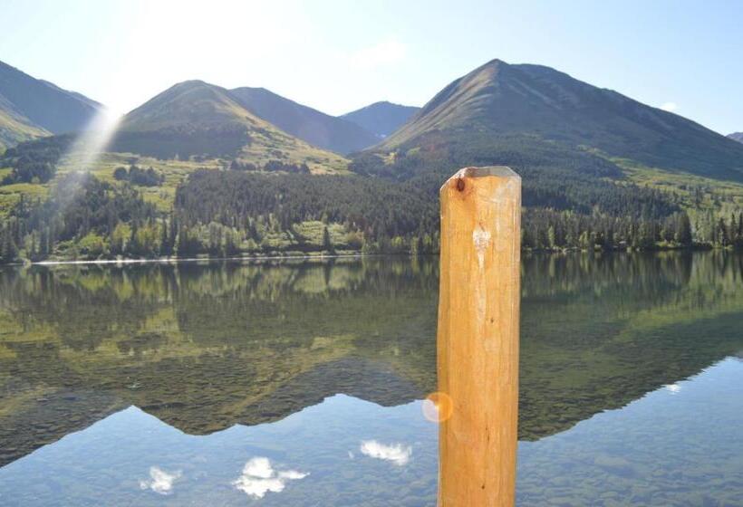 منتجع Summit Lake Lodge