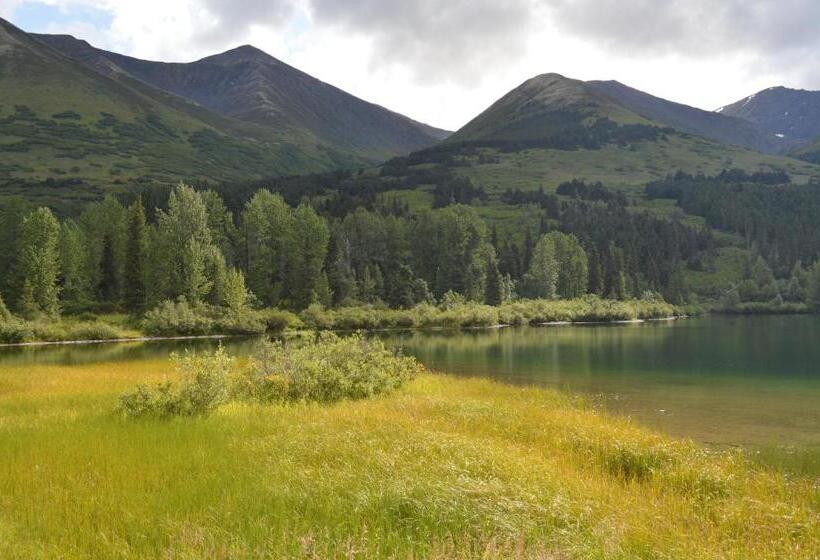 منتجع Summit Lake Lodge