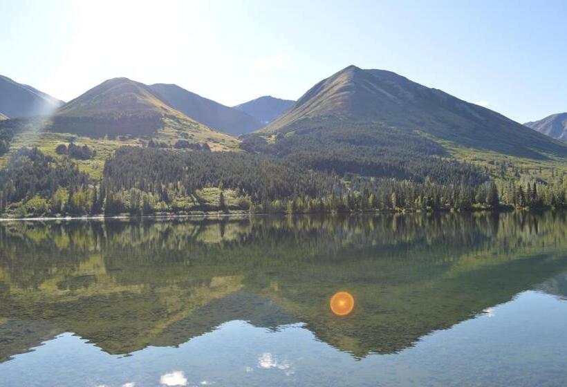 منتجع Summit Lake Lodge