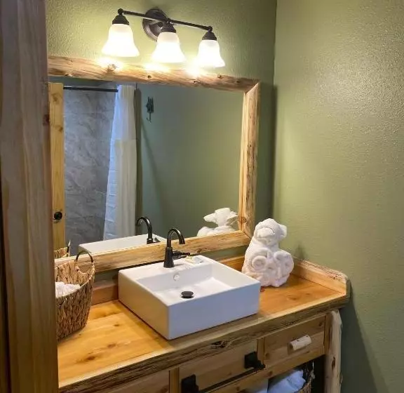 Lomakeskus Summit Lake Lodge