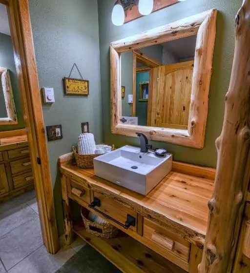 Lomakeskus Summit Lake Lodge