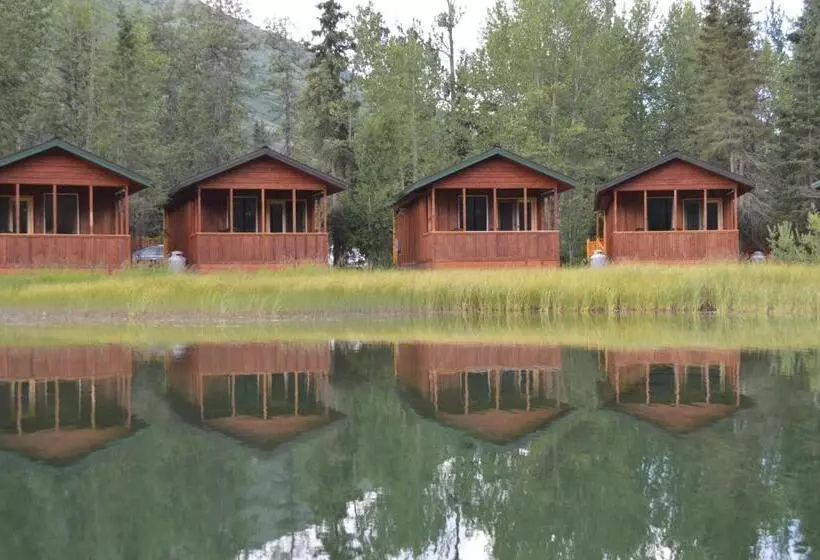 Lomakeskus Summit Lake Lodge