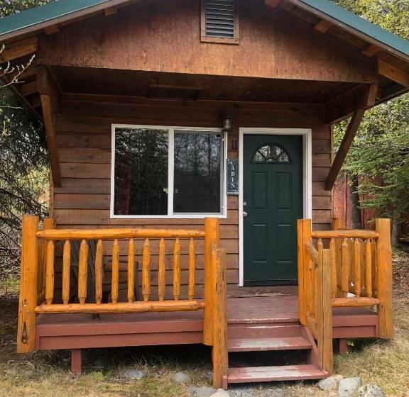 منتجع Summit Lake Lodge