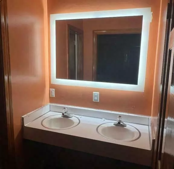 Washington & Lee Motel