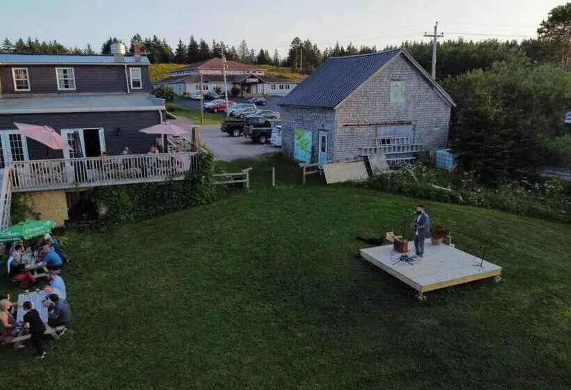 ユースホステル Groundswell Pub & Inn