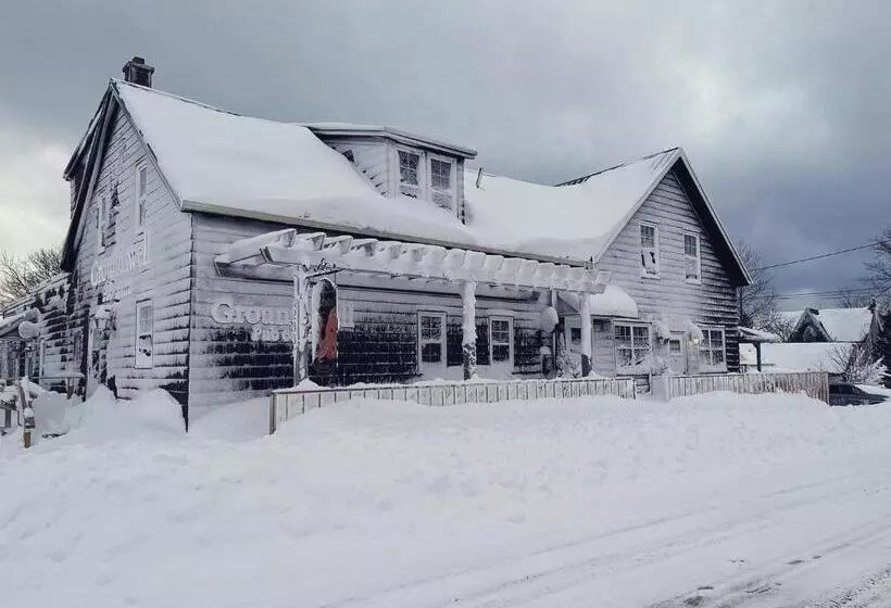 ユースホステル Groundswell Pub & Inn