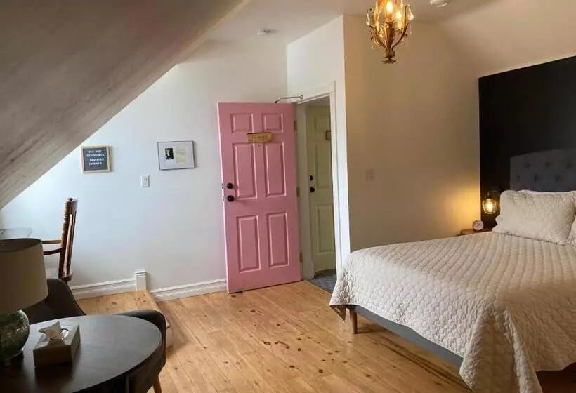 ユースホステル Groundswell Pub & Inn