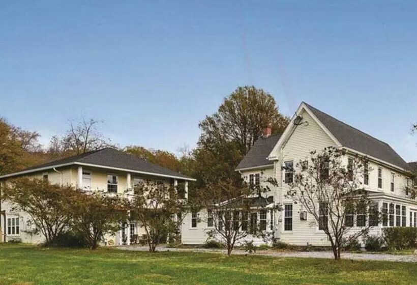 Retkeilymaja Haven Point Inn