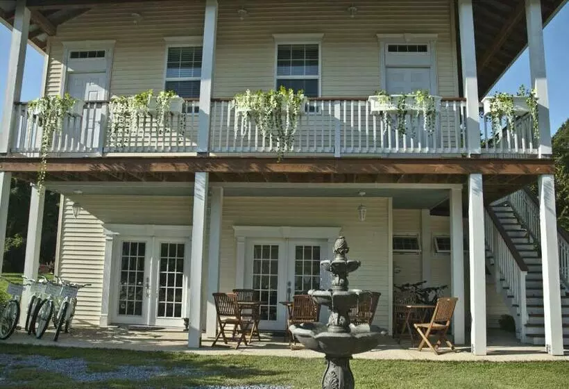 Retkeilymaja Haven Point Inn