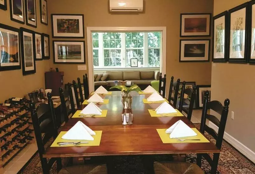 Retkeilymaja Haven Point Inn