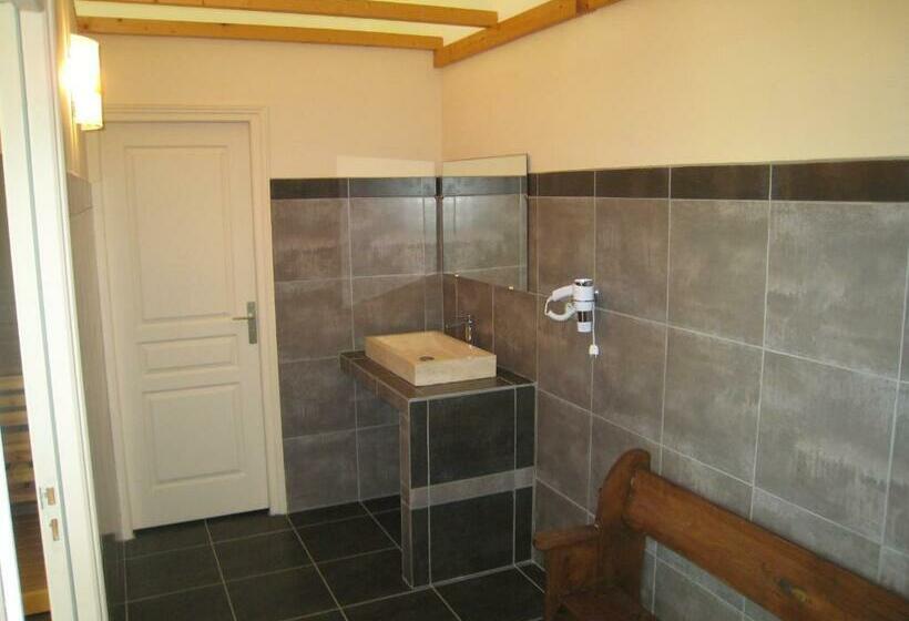 민박 Chambre Hôte/spa Quermaurelle