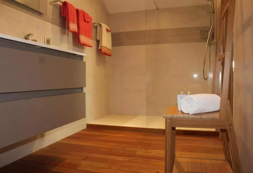 Aamiaismajoitus (B&B) Chateau De Castelneau