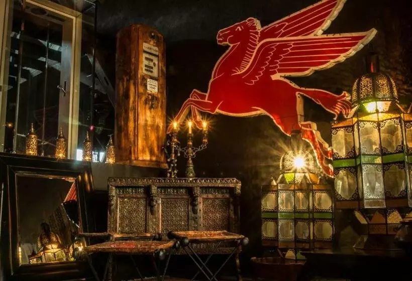 Bijou Hotel / Love And Romance