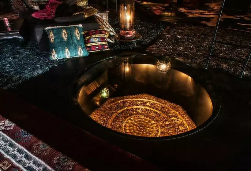 Bijou Hotel / Love And Romance