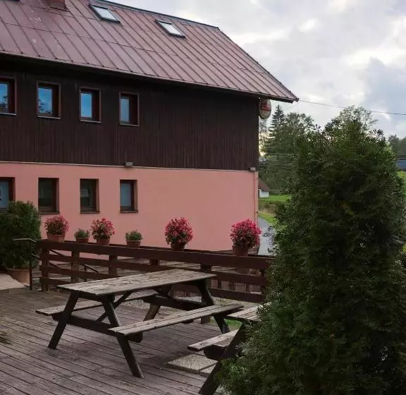 Hotelli Hacienda Čert Kořenov