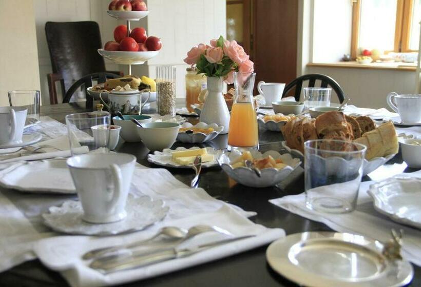 Les Deux Abbesses En Vert | La Grande Maison B&b