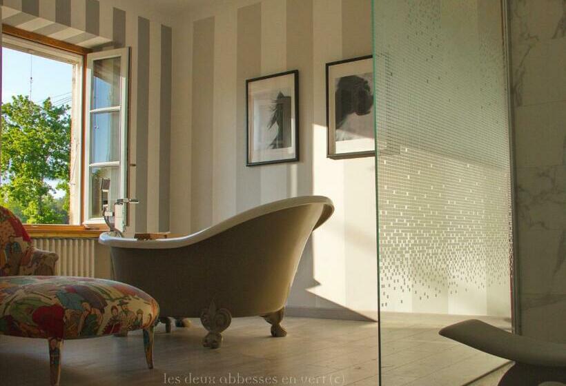 Les Deux Abbesses En Vert | La Grande Maison B&b