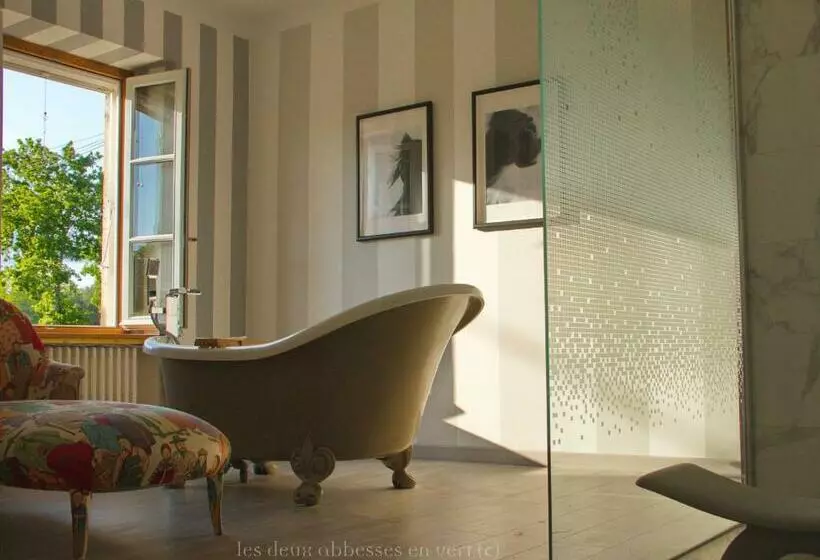Les Deux Abbesses En Vert | La Grande Maison B&b