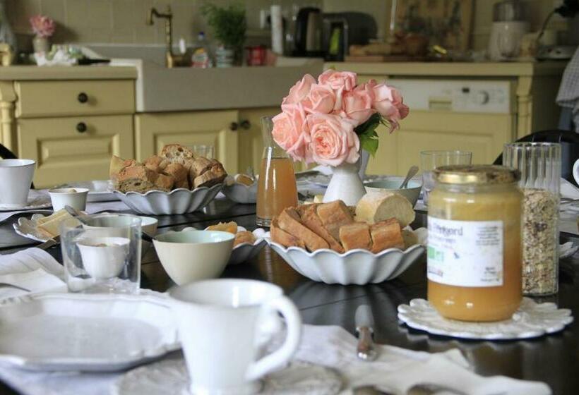 Les Deux Abbesses En Vert | La Grande Maison B&b