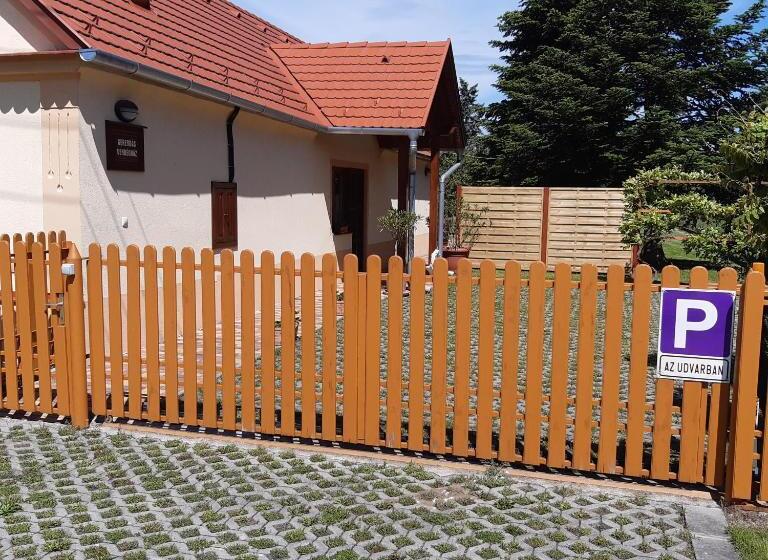 ペンション Gerendás Vendégház